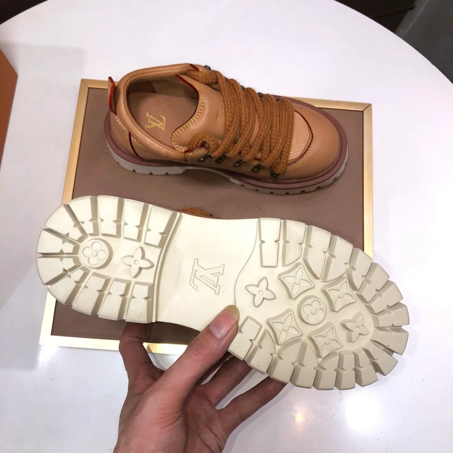 Men's shoes 💰660💰 LV Louis Vuitton 2025 autumn and winter new couple's new style, the original version is developed one to one, retro fashion, handsome and cool mountaineering derby shoes are out of stock 👍 💎 Material: imported first-layer cowhide 💎 Lining: imported lambskin 💎 Outsole: original molded TR non-slip sole 💎 Bottom height: 3.5cm 💎 Shoe size: 35-45 for both men and women
